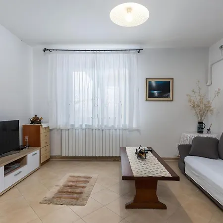Апартаменты 2 Bedroom Cozy In