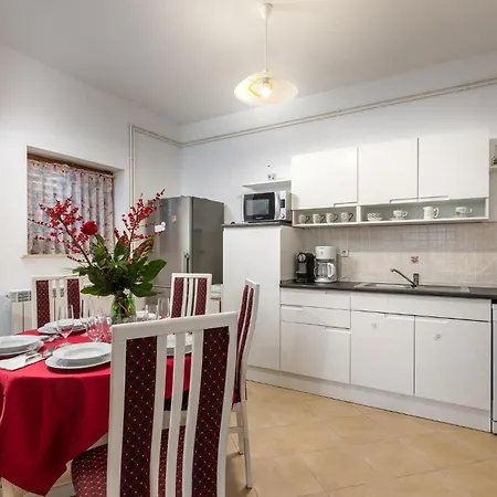 Апартаменты 2 Bedroom Cozy In *