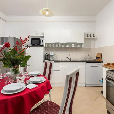 2 Bedroom Cozy In