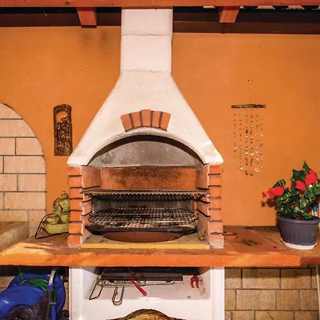 Cozy In קוסטרנה